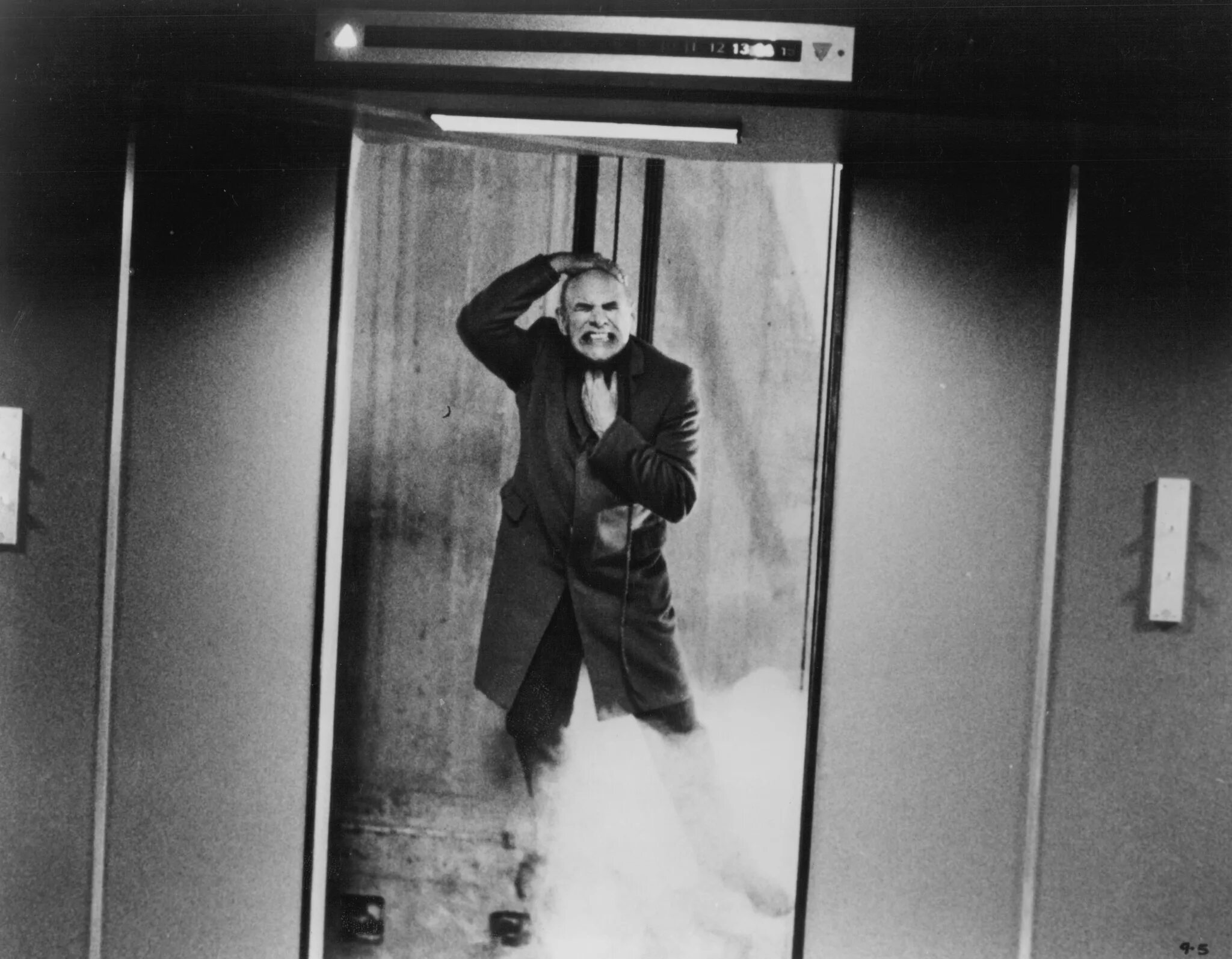 Крутое фото в лифте Best Horror Movie Settings
