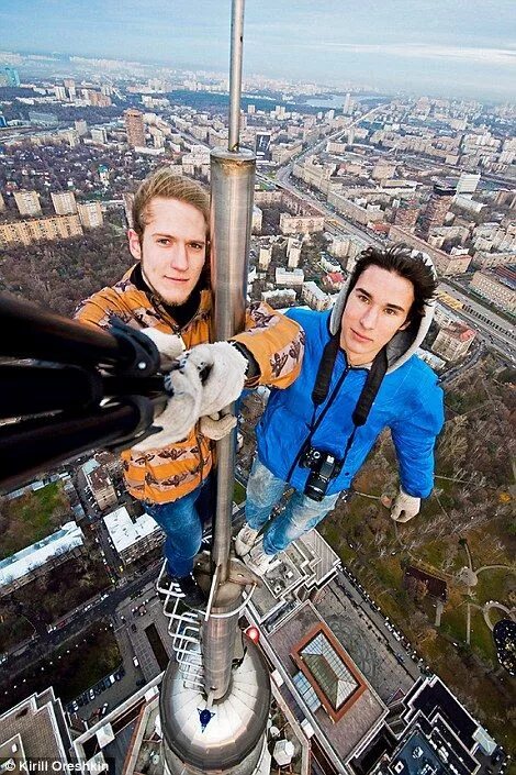 Крутое селфи фото Photographs of Russian 'rooftopper' How to take photos, Best selfies, Daredevil