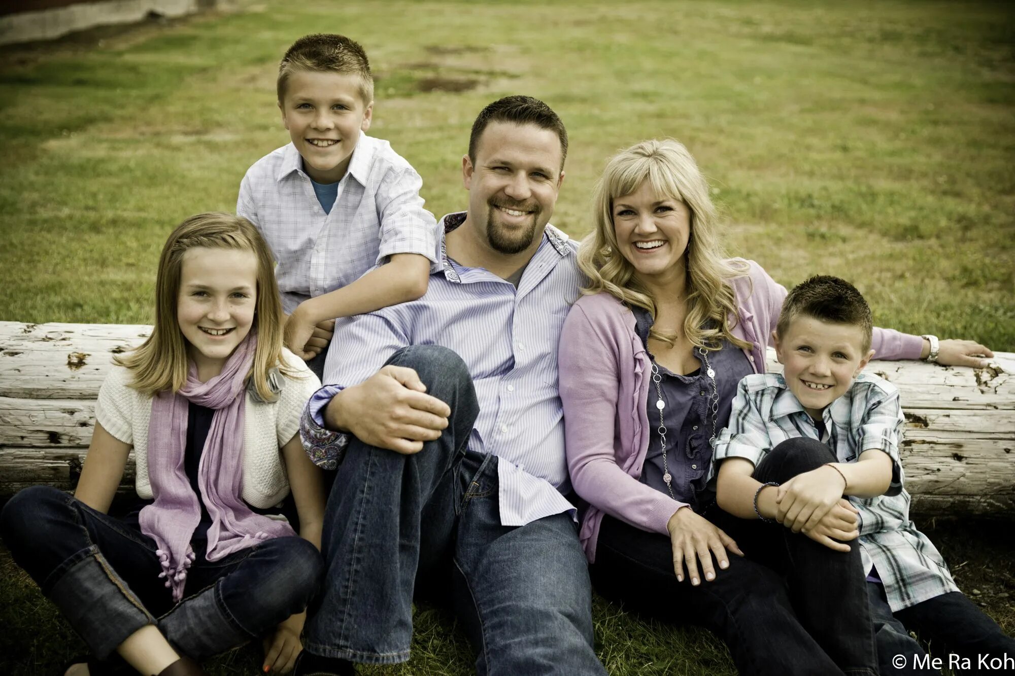 Крутой фото семьи 6 Tips for Your Family Photo Shoot! Family photo pose, Family photoshoot, Family