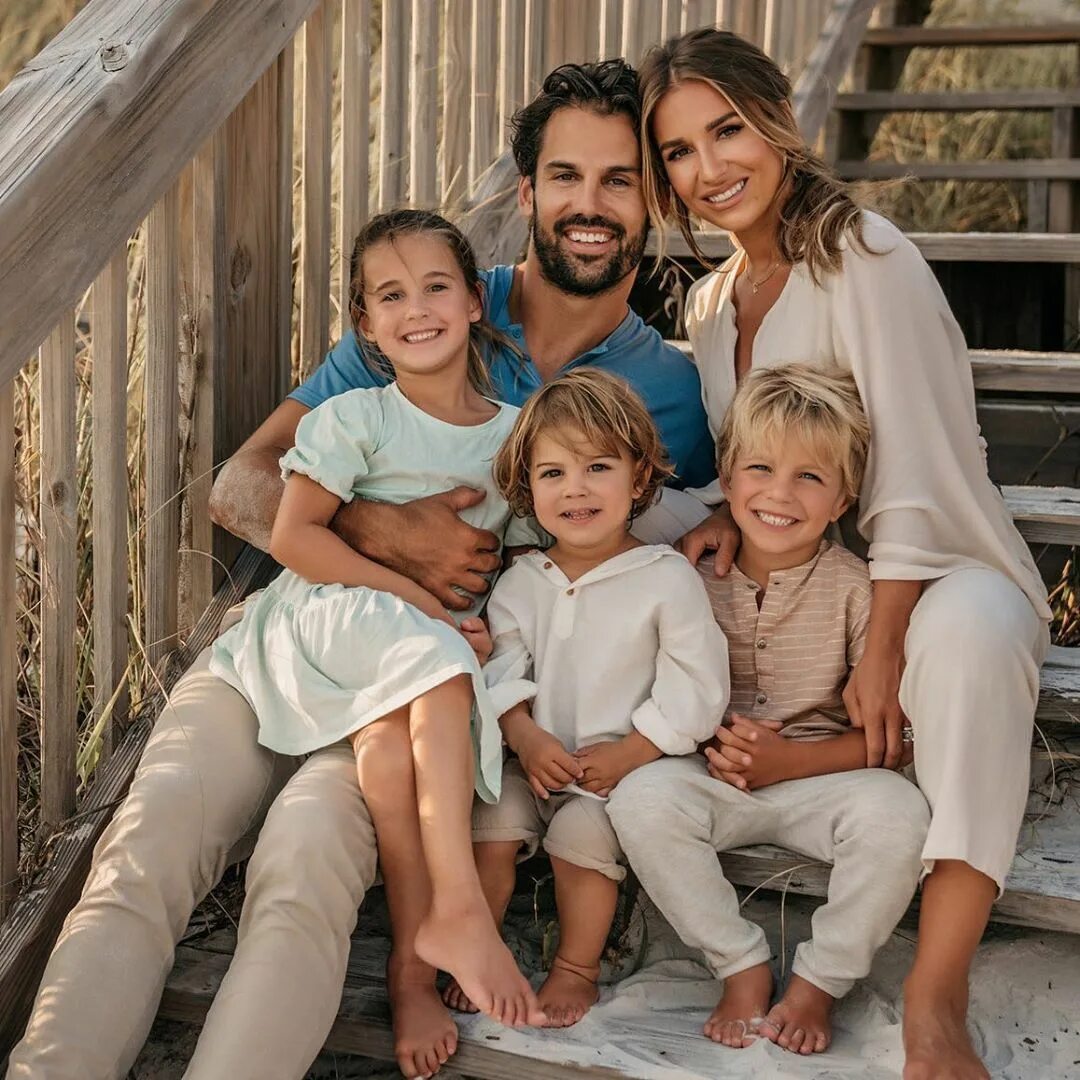 Крутой фото семьи Jessie James Decker on Instagram: "One of my favorite family photos we’ve ever h