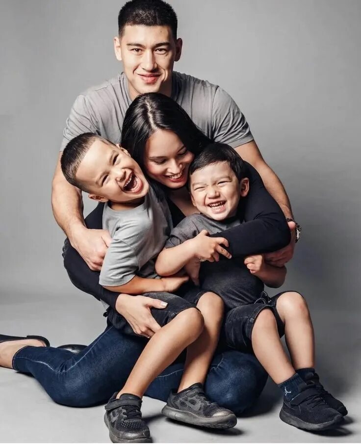 Крутой фото семьи Пин от пользователя Son Nguyen Hoang на доске Chi Diep Maternity Shot в 2024 г Ф
