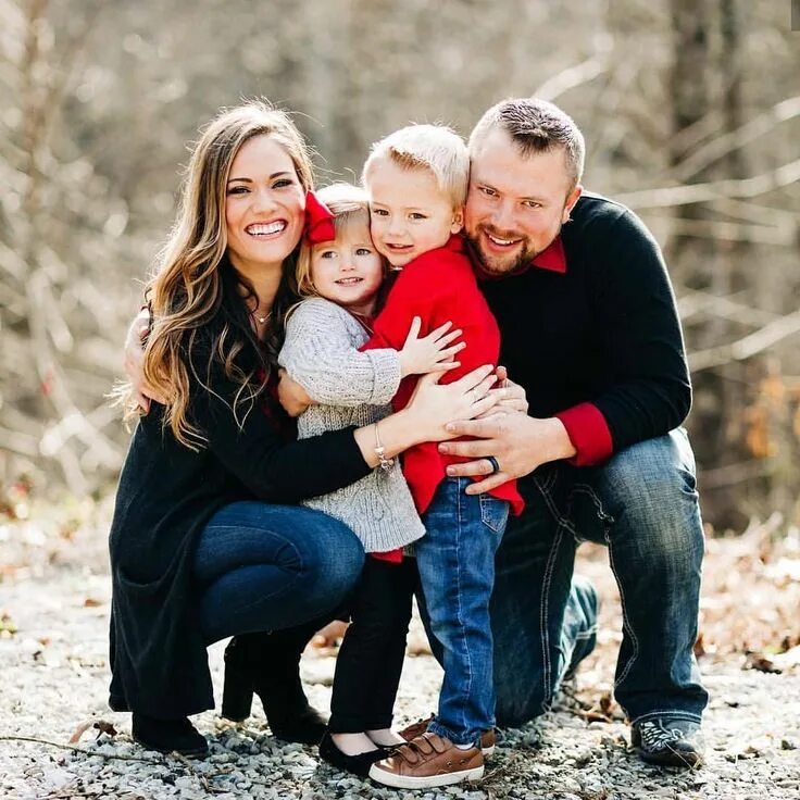 Крутой фото семьи Instagram post by The Bates family Blog * Dec 25, 2018 at 8:37pm UTC Family phot