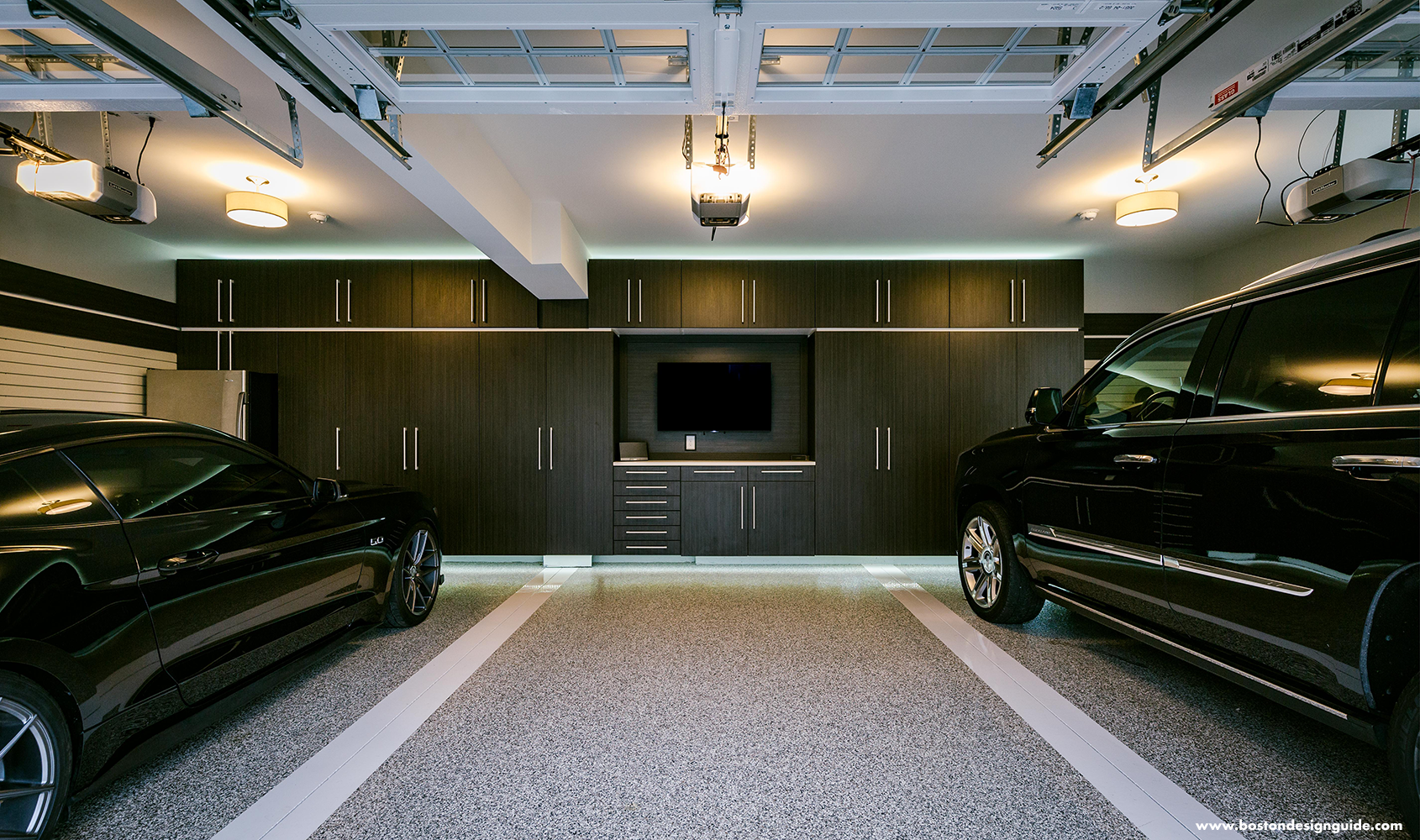 Крутой гараж внутри фото Boston Garage Garage design interior, Garage cabinets, Garage design