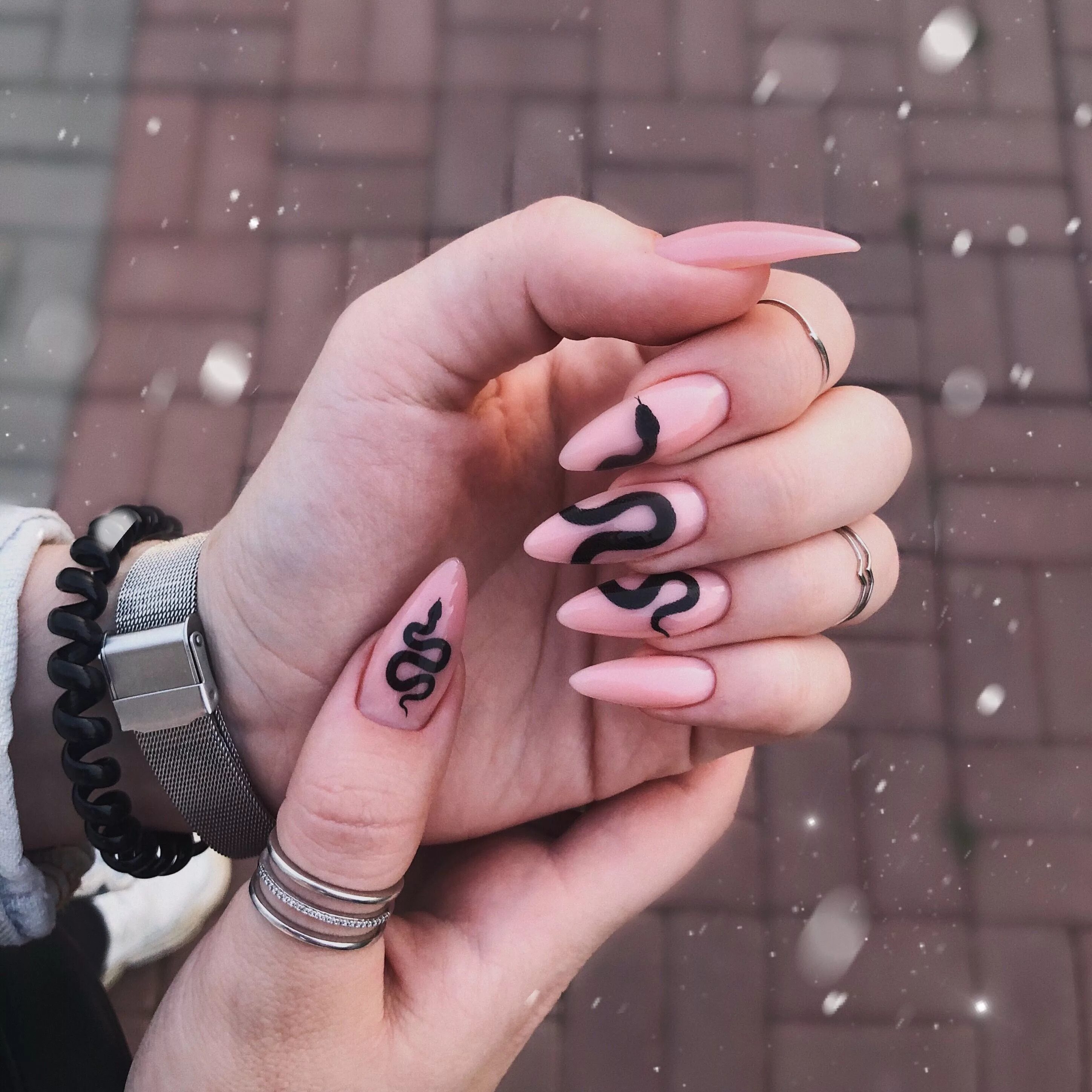 Крутой красивый маникюр Ногти со змеями Unhas desenhadas, Unhas compridas, Unhas coloridas