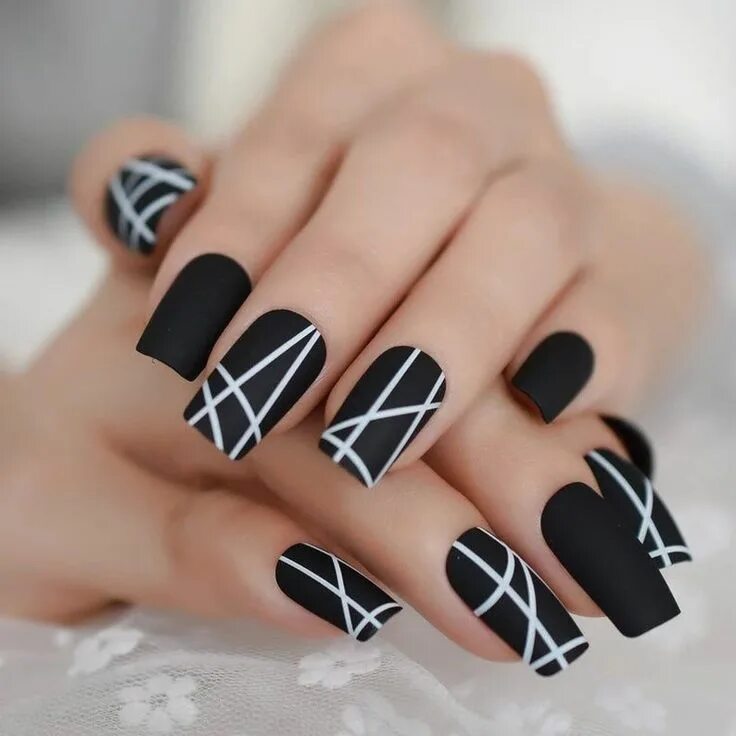 Крутой маникюр на квадратные ногти 25 Beautiful Black And White Nails You Can Wear All Year Long Ballerina acrylic 