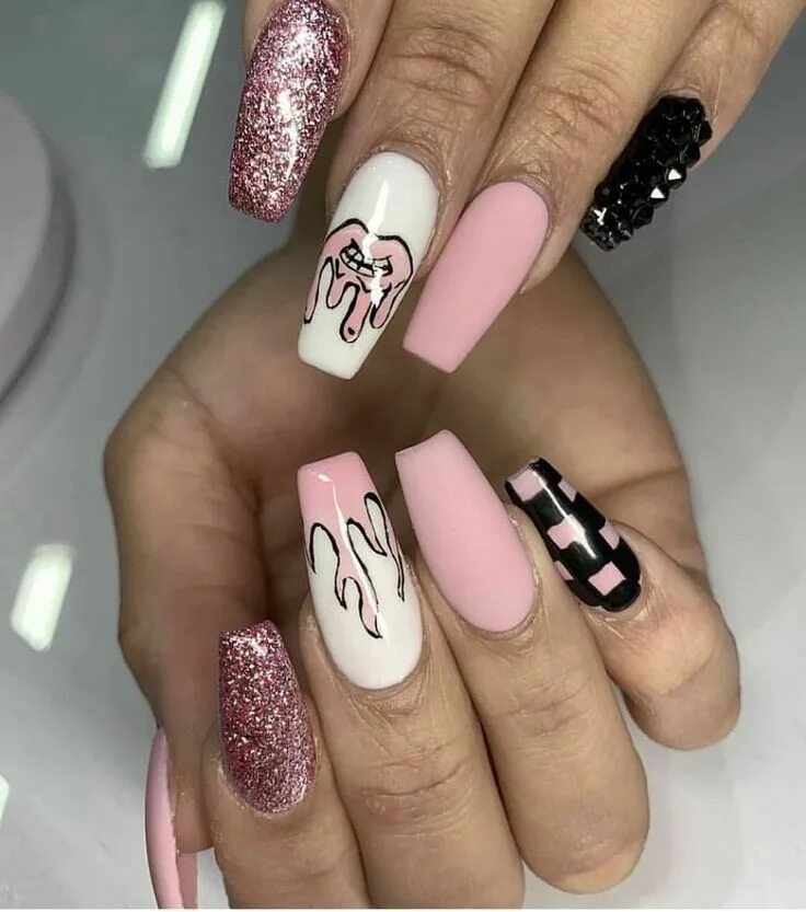 Крутой маникюр на квадратные ногти Pin by TALITA DARC on Unhas Nails Long acrylic nails, Checkered nails, Swag nail