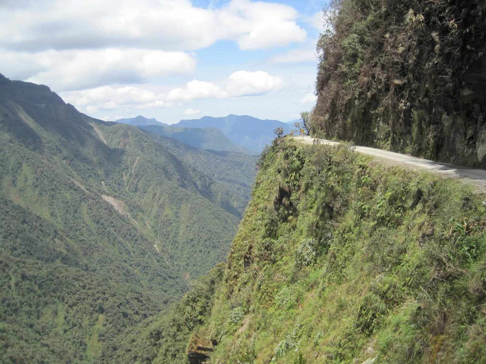 Крутой склон фото The Most Dangerous Roads in the World Cars & Transportation Pinterest