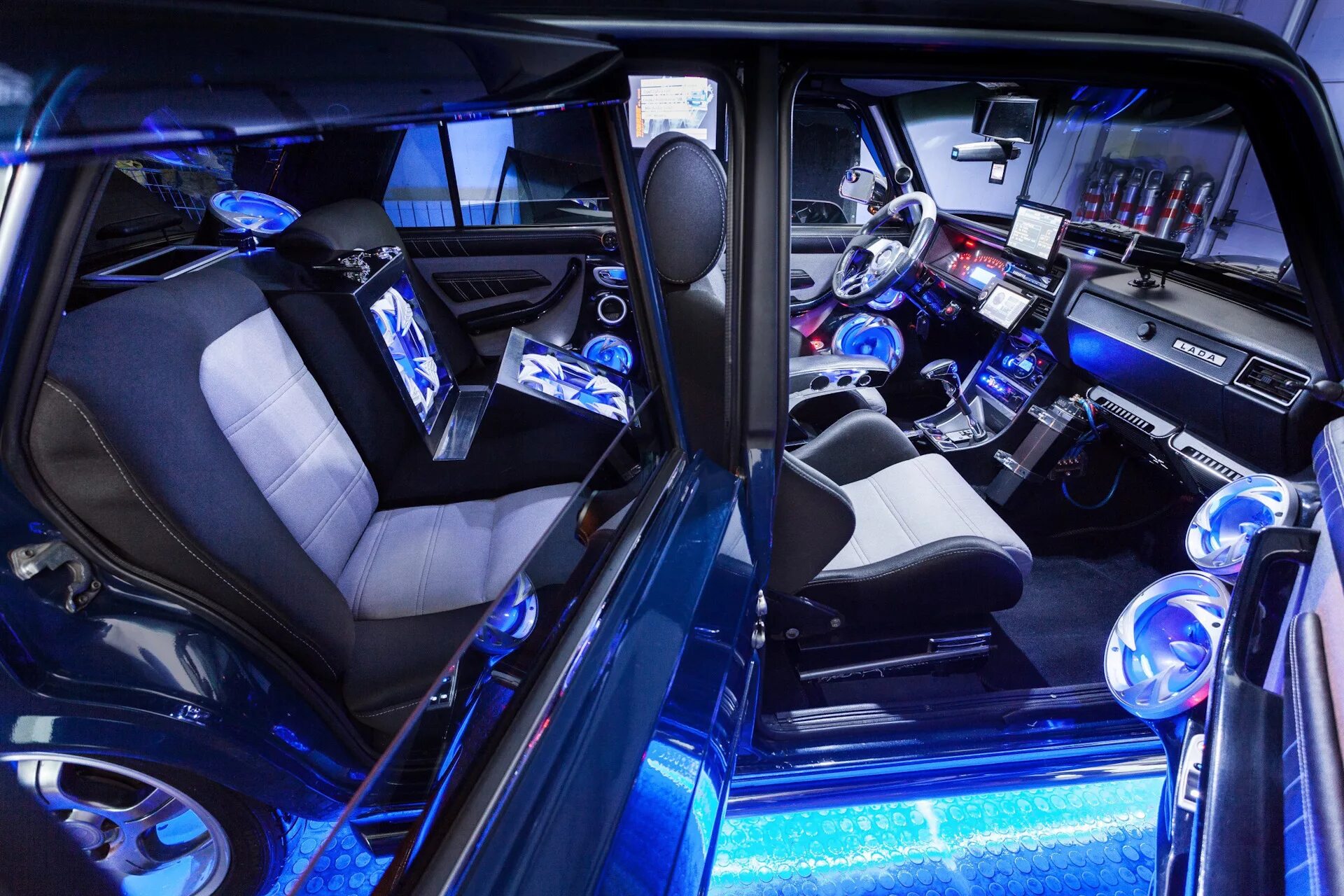 Крутой тюнинг салона Участник Народного Автотюнинга: ВАЗ-2107 - SONAX на DRIVE2