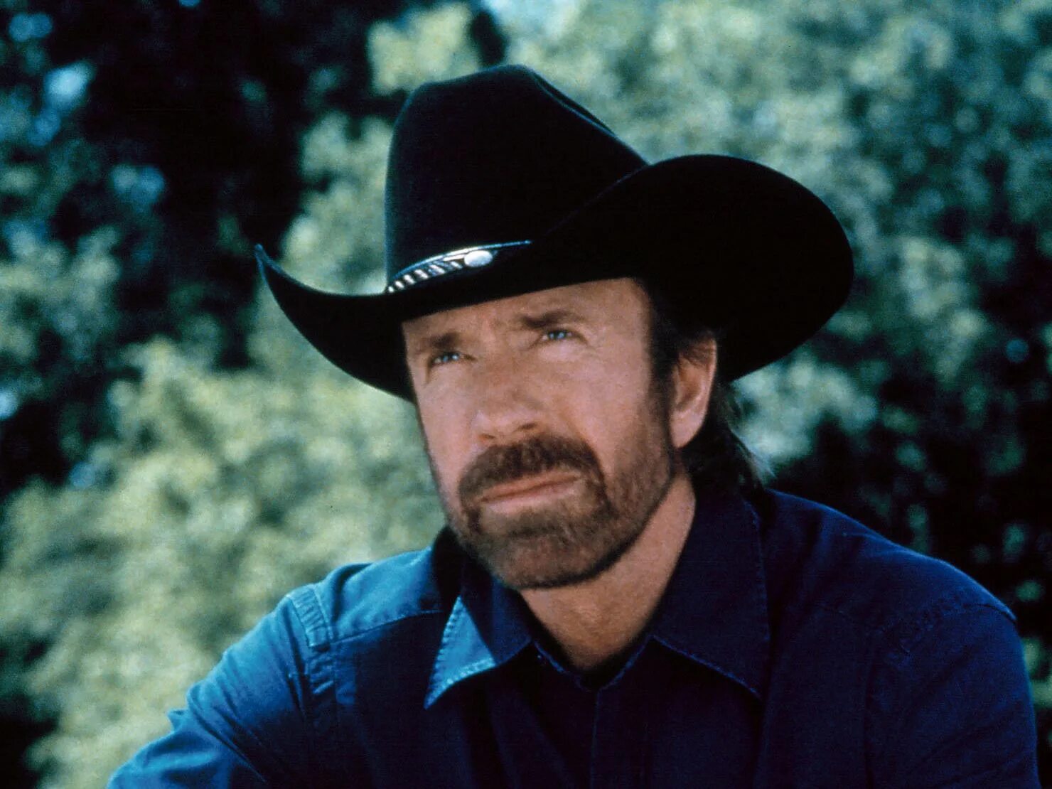 Крутой уокер фото Chuck Norris réclame 30 millions de dollars à CBS - Télé Star Chuck norris, Walk