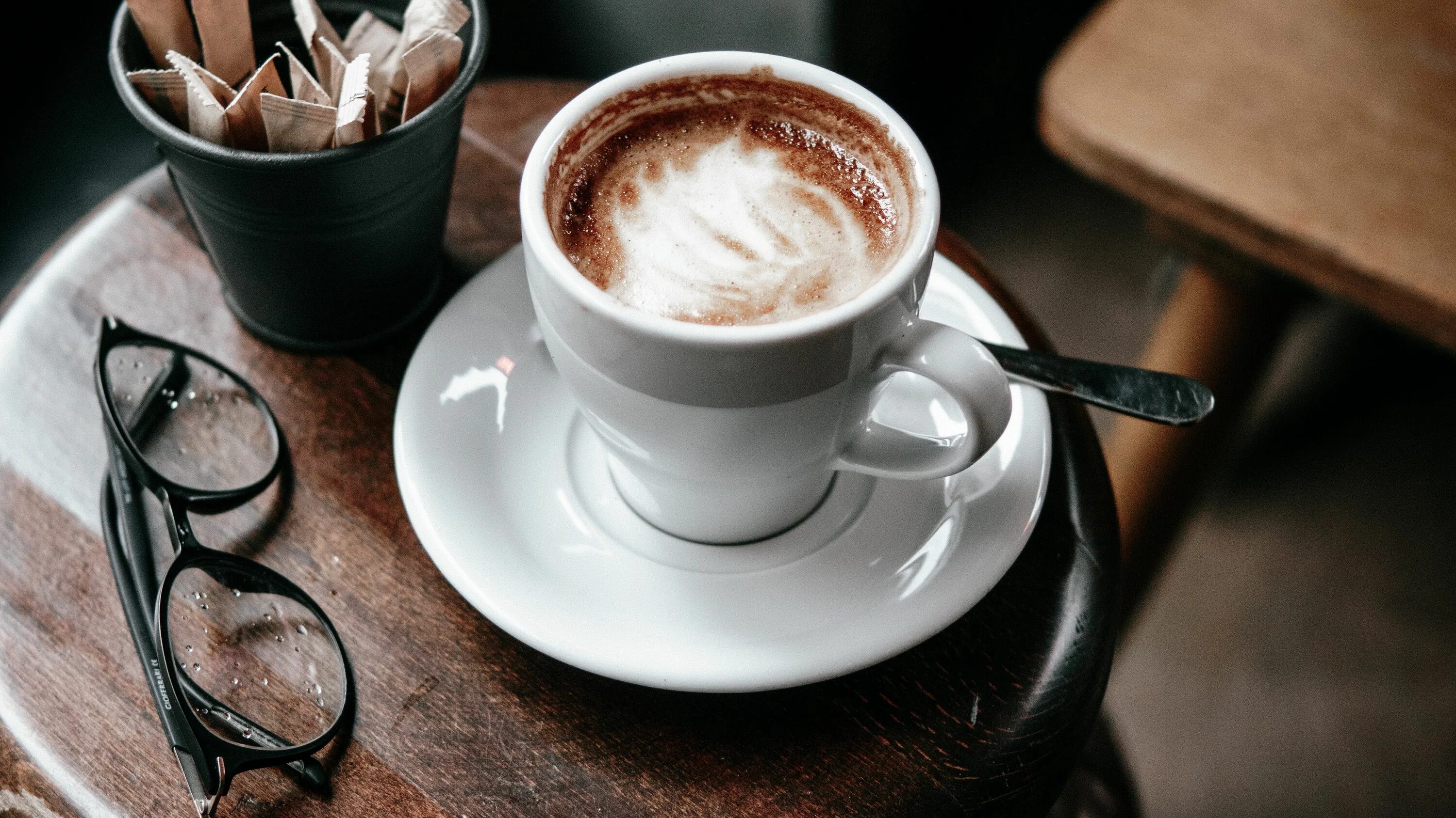 Кружка кофе утром фото Download wallpaper 3840x2160 coffee, table, cup, glasses 4k uhd 16:9 hd backgrou