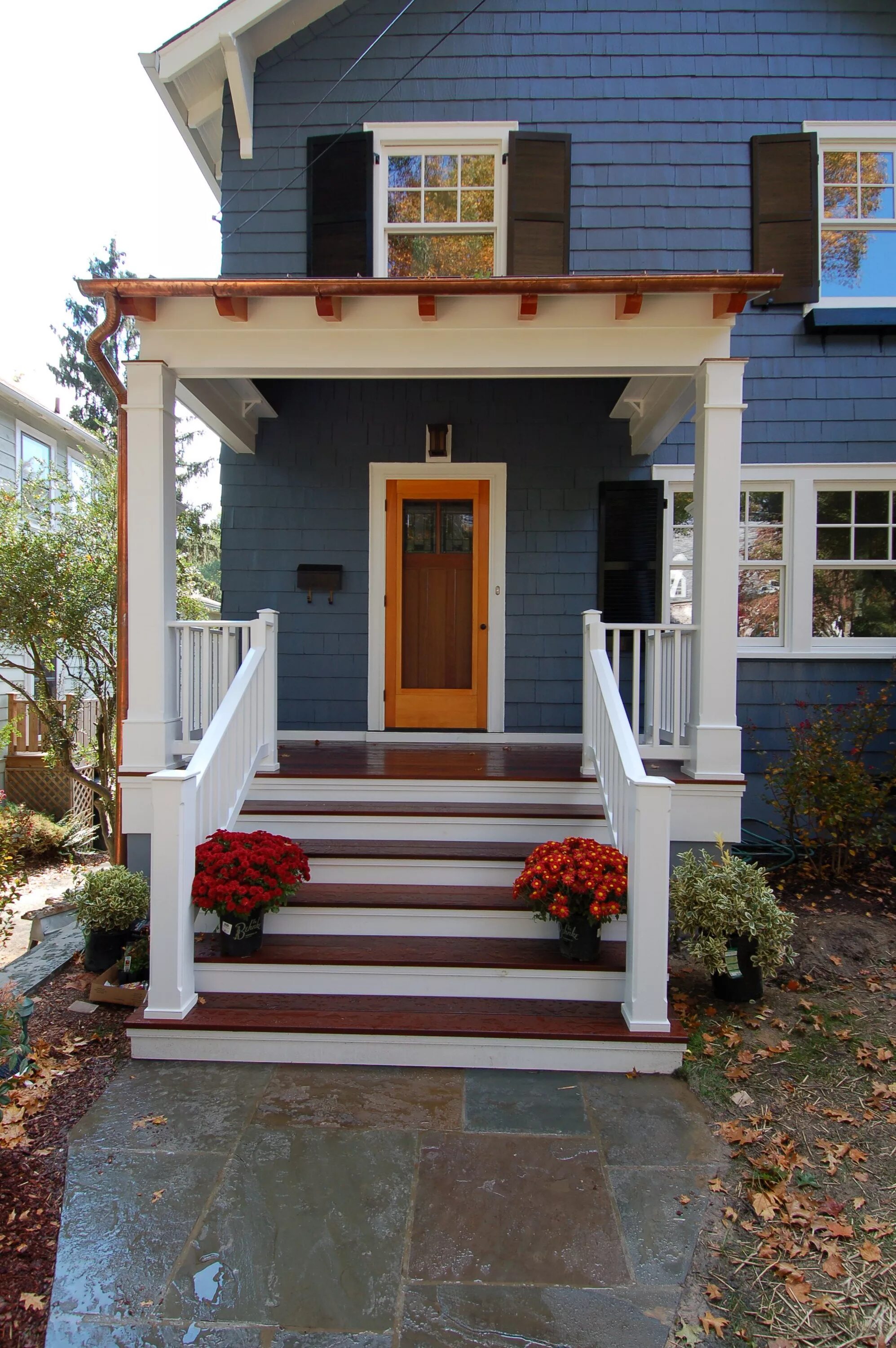 Крыльцо дома варианты фото Colonial Style Front porch design, Porch design, House with porch