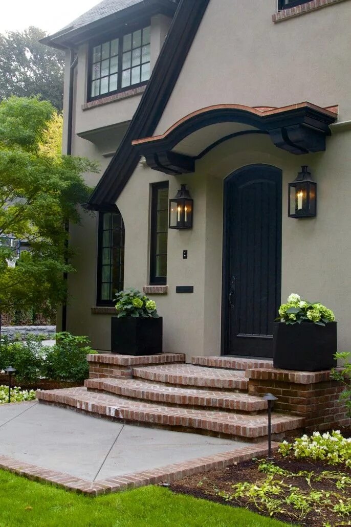 Крыльцо дома варианты фото Tudor Revival Home - Cella Architecture Portland Oregon House paint exterior, St