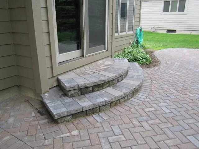 Крыльцо из тротуарной плитки фото Raised Pavers Patio Reconstructed Patio steps, Patio stairs, Concrete patio