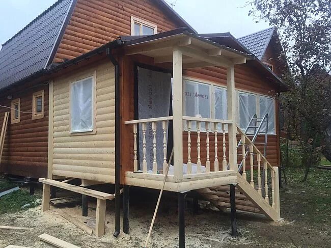 Крыльцо к дому на сваях проекты фото Винтовые сваи под веранду к дому