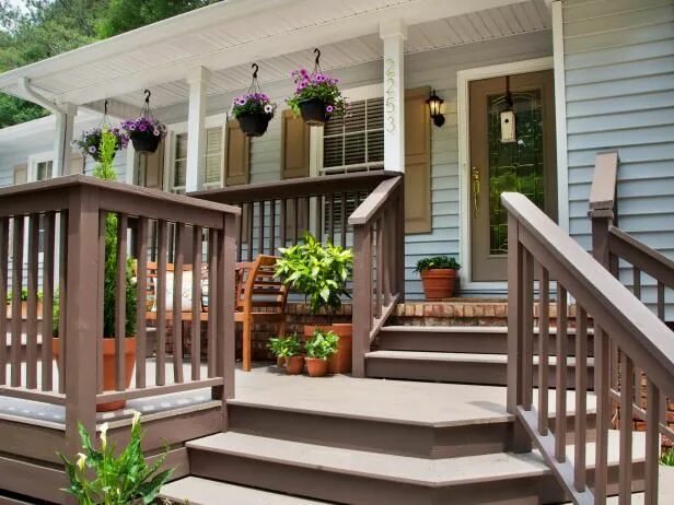Крыльцо к дому проекты фото How to Clean, Fix and Maintain Your Wood Deck Front yard, Front yard design, Pat