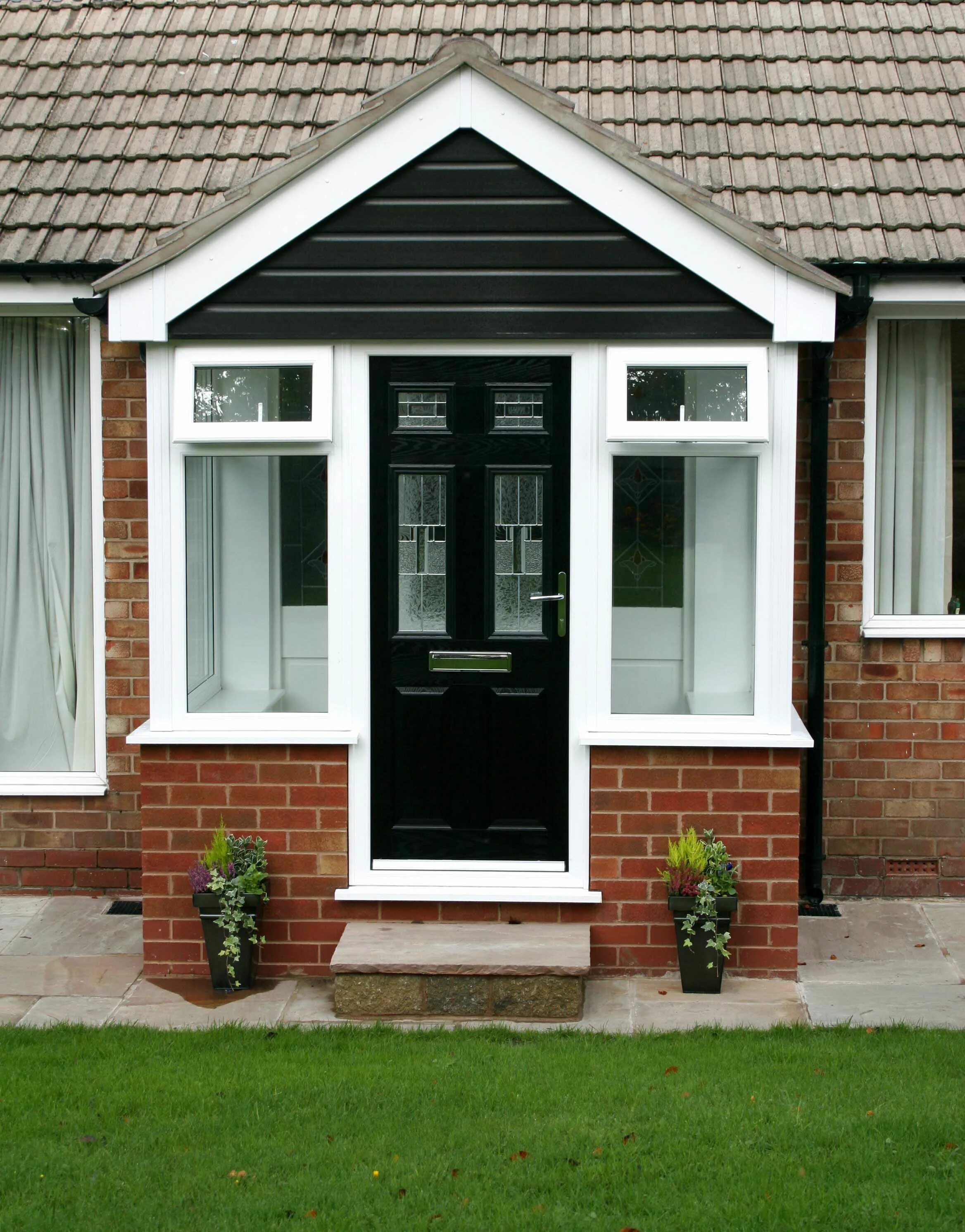 Крыльцо тамбур для частного дома фото Pin by Gill Brooks on entrance hall Porch uk, Front porch design, Building a por