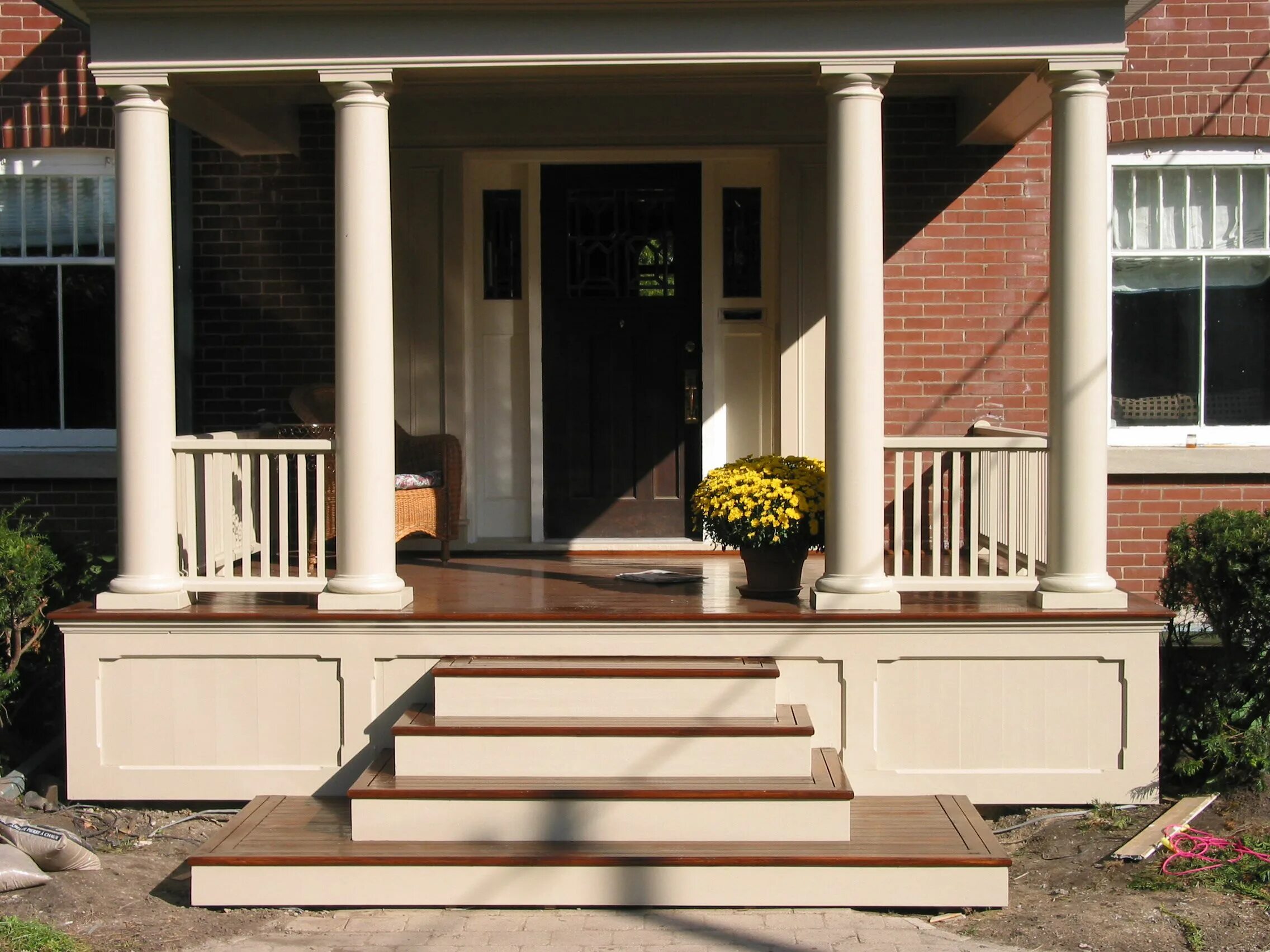 Крыльцо в частном доме дизайн фото Porch steps, Front porch steps, Porch design