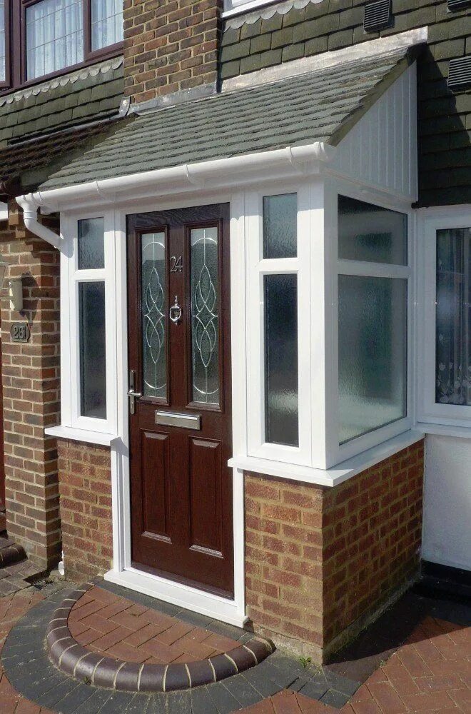 Крыльцо закрытое для частного фото Porches by Britannia Windows Крыльцо загородного дома, Оформление крыльца, Засте
