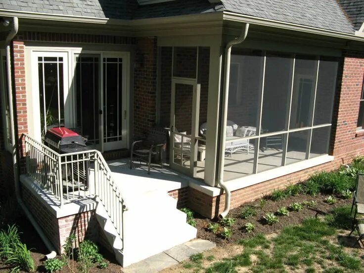 Крыльцо закрытое для частного фото screened porch Backyard porch, Outside room, Remodeling additions