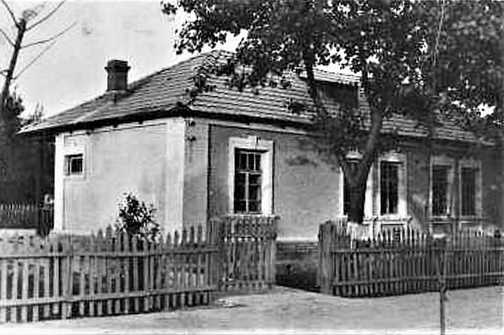 Кукла краснодонская ул 12 фото и видео Краснодон, улица Садовая, дом № 6, музей "Молодая гвардия", фото сделано в перио