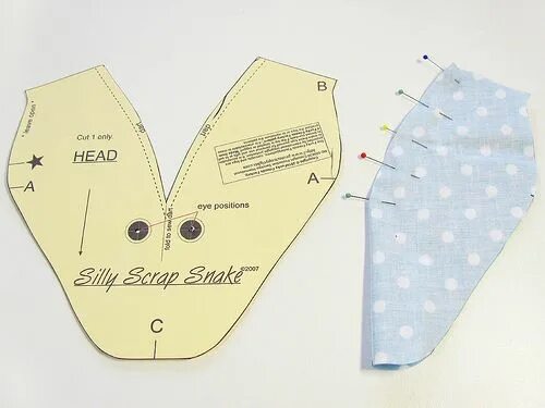 Кукла тильда змея своими руками с выкройкой Silly Scrap Snake Toy Sewing Pattern - Photo Tutorial Sewing toys, Sewing projec