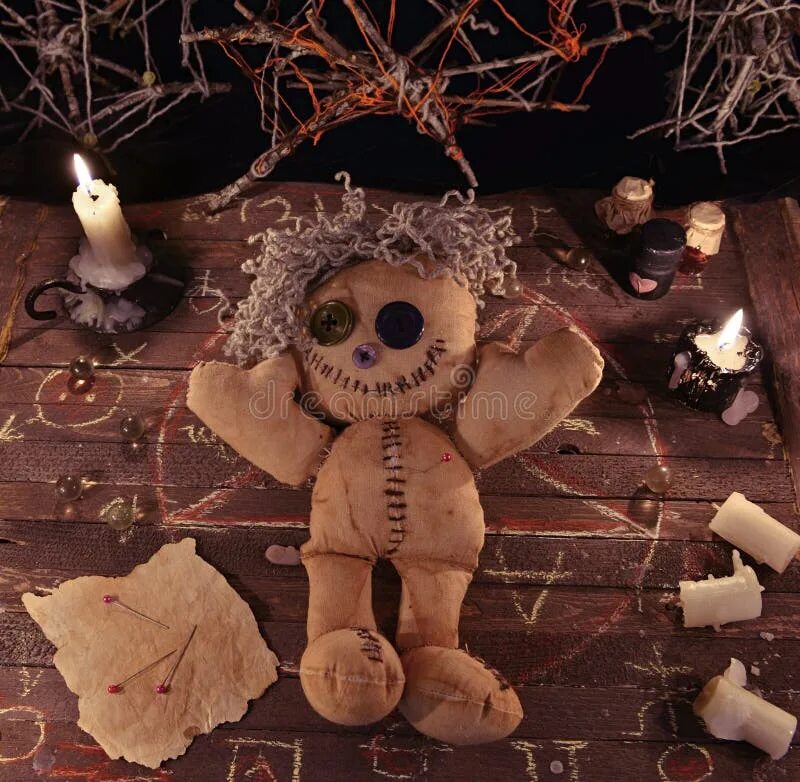 Кукла вуду фото как сделать Voodoo Ritual with Doll and Magic Objects Stock Photo - Image of incantation, oc