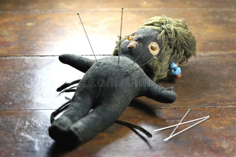 Кукла вуду фото настоящая Voodoo doll stock image. Image of occultism, boards - 111781191