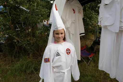Куклу клан фото Did Sarah Huckabee Sanders Wear a KKK Halloween Costume in 1993? Snopes.com