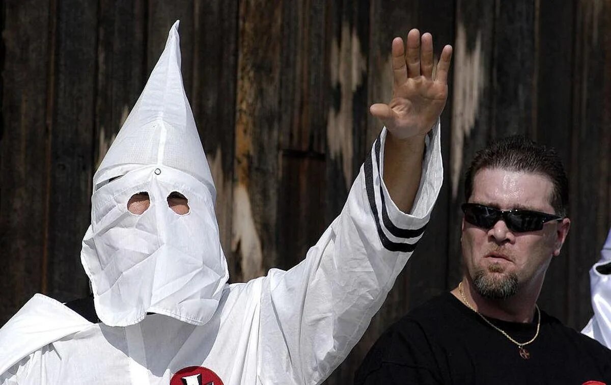 Куклу клан фото Milwaukee teacher suspended after assignment telling students to defend KKK The 
