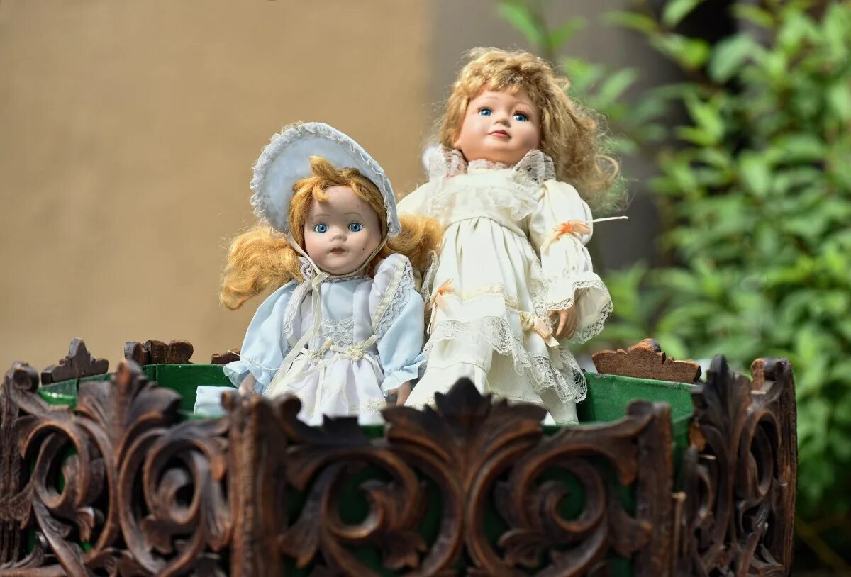 Куклы картины фото Free Images : people, flower, spring, child, toy, dress, dolls, former, flea mar