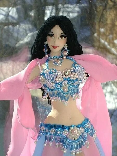 Куклы ларисы исаевой фото Interior textile dolls Ellie from Larissa Isaevoj. love the beading on this Auro