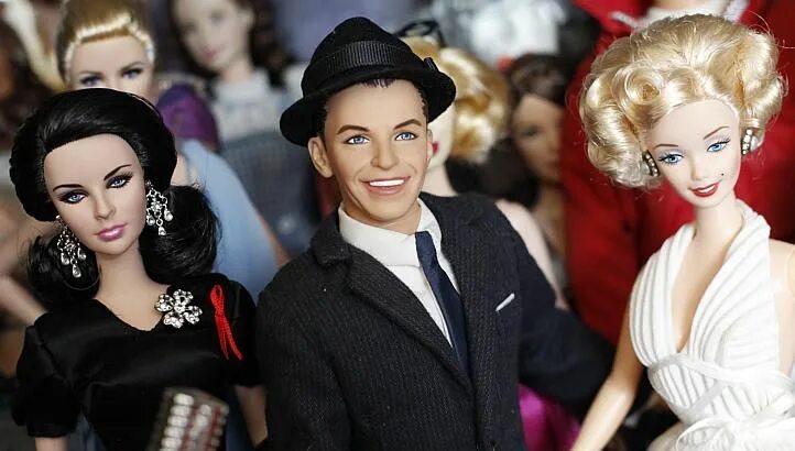 Куклы мира фото Singaporean "toy nerd" has collection of 6,000 Barbie dolls - (From left) Barbie