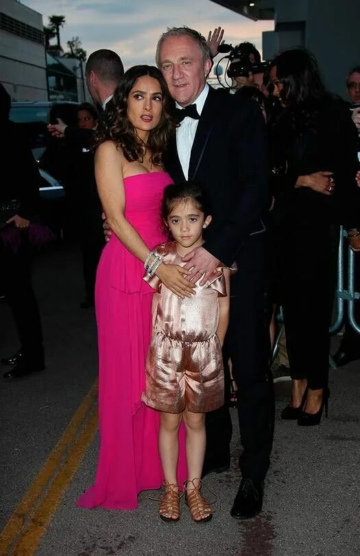 Куклы мужа сальмы хайек фото Abran paso a las Hayek! Salma y Valentina Paloma, madre e hija derrochan estilo 