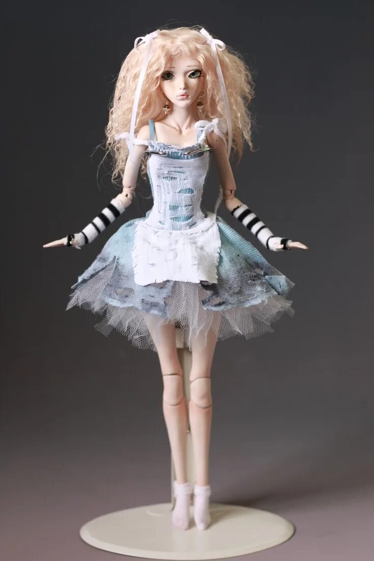 Куклы на шарнирах фото Pin van Naomi Oseki op Alice in Wonderland