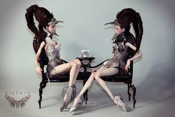 Куклы поповых фото Juxtapoz Magazine - Dark Creatures of Fashion Dark creatures, Sisters art, Juxta