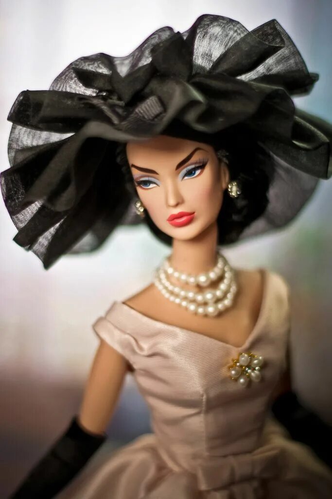 Куклы в красивых шляпах фото lovely hat Glamour dolls, Beautiful barbie dolls, Fashion royalty dolls