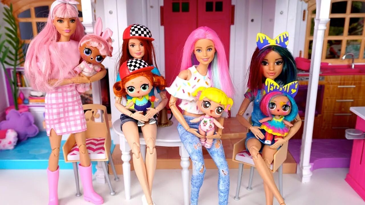 Куклы видео фото Barbie Doll LOL Family Slumber Party Evening Routine Playdate with Baby Goldie -