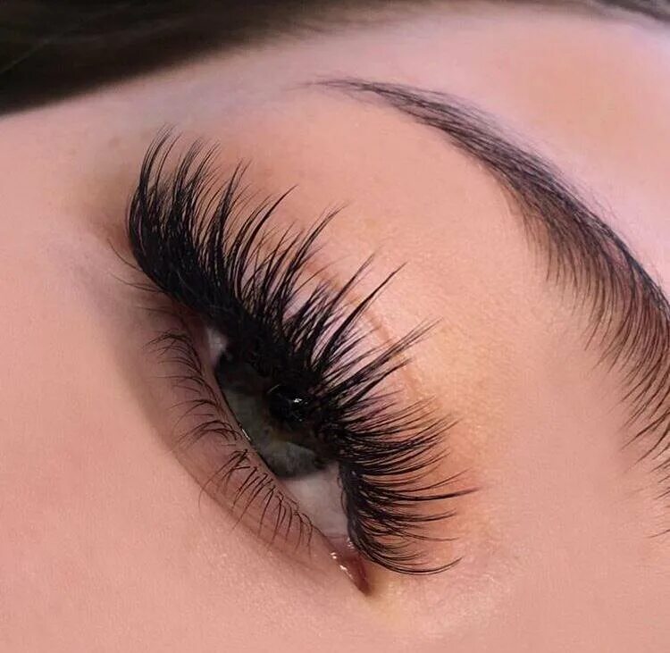 Кукольный эффект в наращивании ресниц 3д фото Titania Lashes, салон бровей и ресниц, Люсиновская ул., 39, стр. 2, Москва - Янд