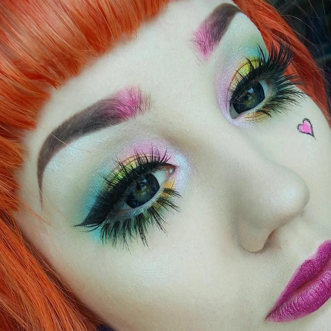 Кукольный макияж глаз This is cropped weirdly but hey, today I walked in my home town's pride parade a