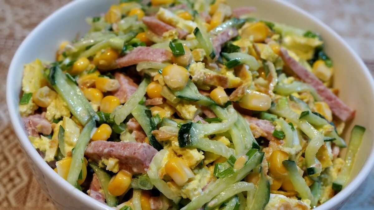 Кукуруза салаты рецепты с фото простые Салат с огурцом и кукурузой - пошаговый рецепт с фото (24320 просмотров)