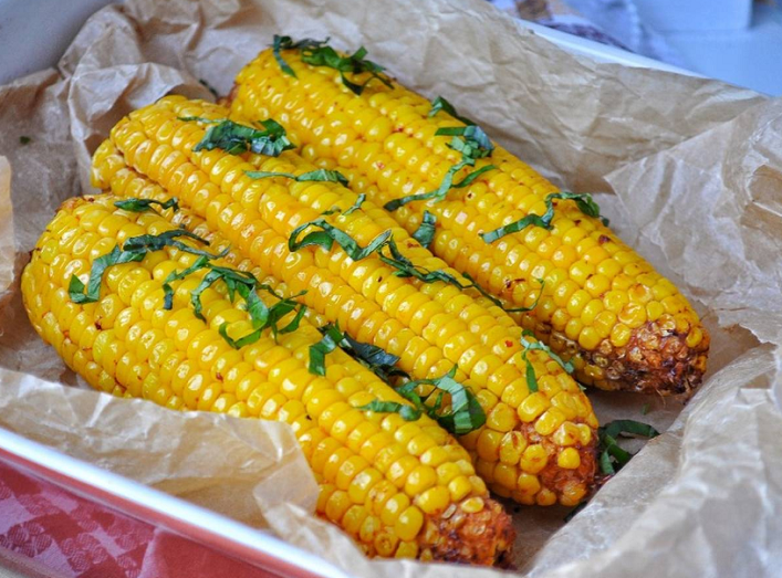Кукуруза в духовке рецепт с фото Кукурузу больше не варю. Выкладываю на противень и запекаю в духовке Будни обычн