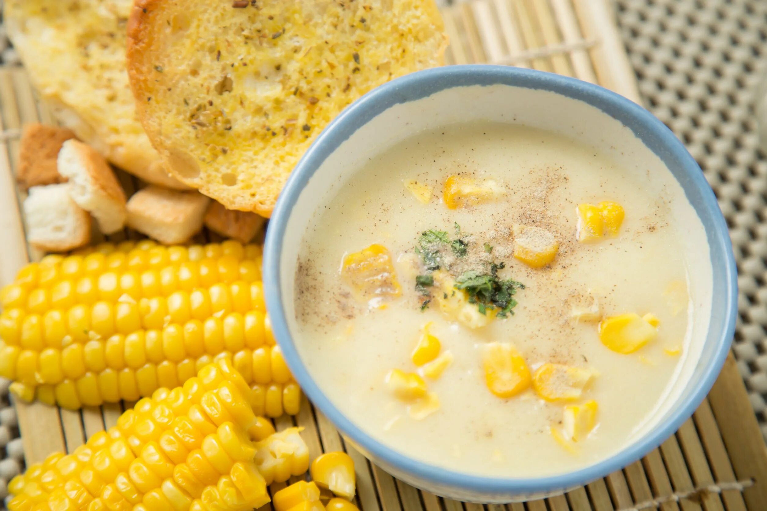 Кукурузный суп фото Sopa de maíz con queso y tocineta Recetas Corn soup recipes, Sweet corn soup, So