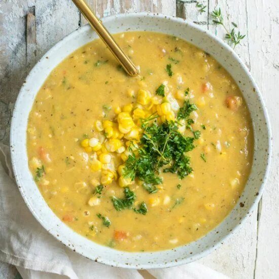 Кукурузный суп фото This corn chowder is loaded with fresh corn, cauliflower, and potatoes for a hea