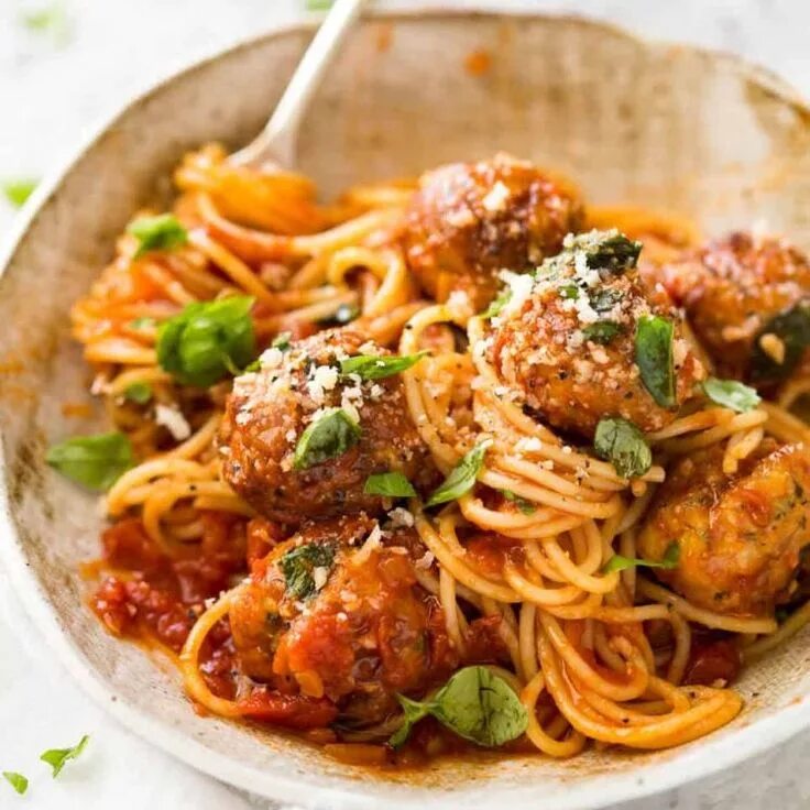 Кулинария вторые блюда с фото BAKED Chicken Meatballs with Spaghetti Рецепты спагетти с курицей, Куриный фарш 