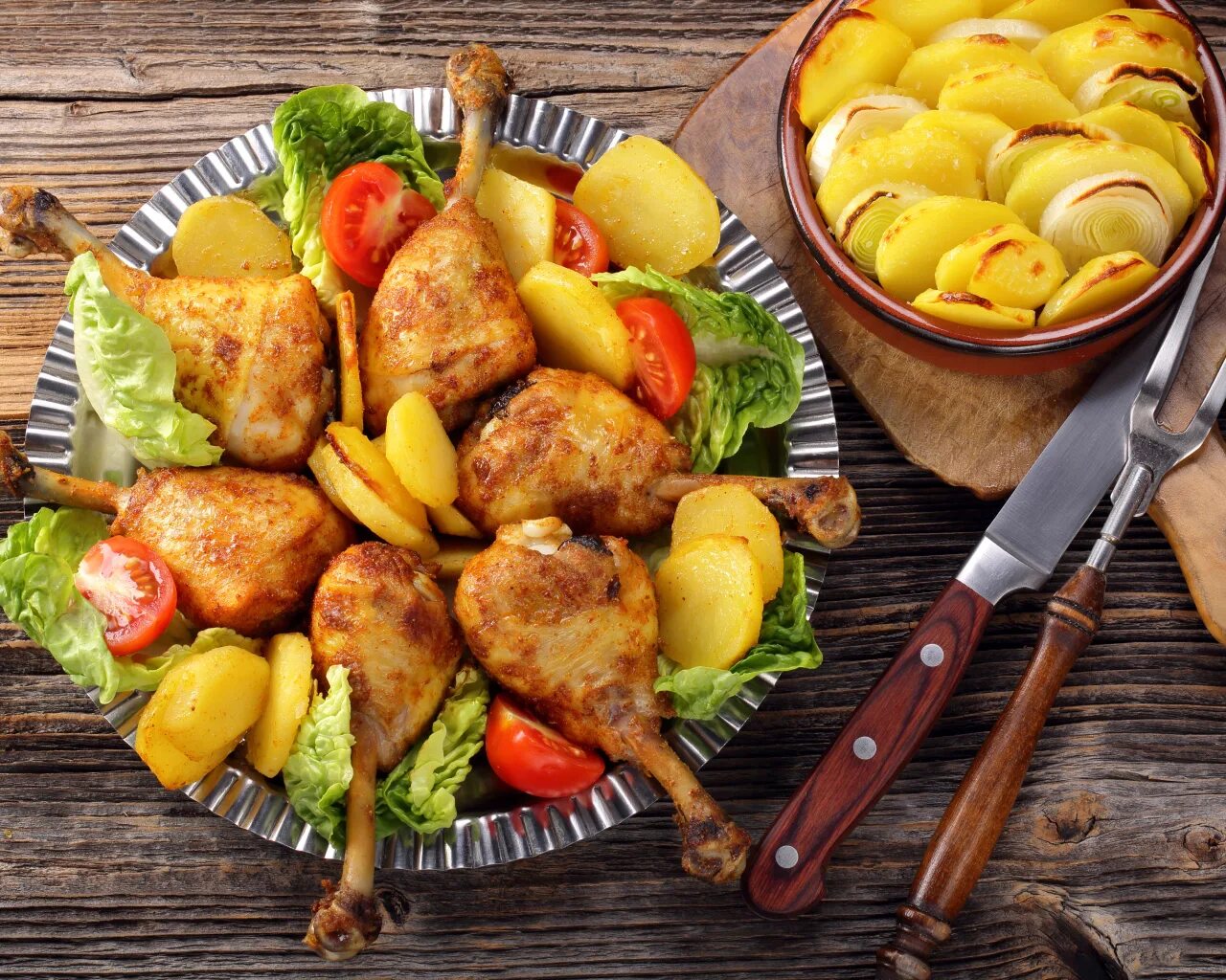 Кулинария вторые блюда с фото Baked chicken legs with fried potatoes on the table Desktop wallpapers 1280x1024