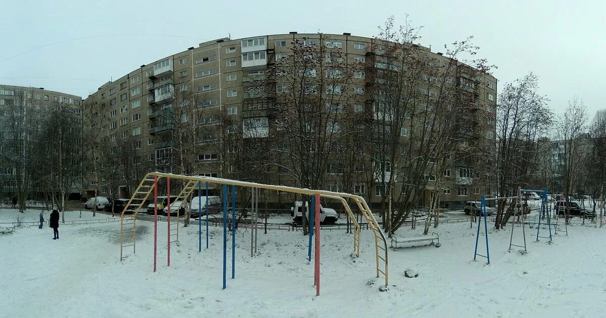 Кулон мурманский пр 14 корп 2 фото Панорама на спортивной площадке во дворе дома № 150к5 по Кольскому проспекту. Му