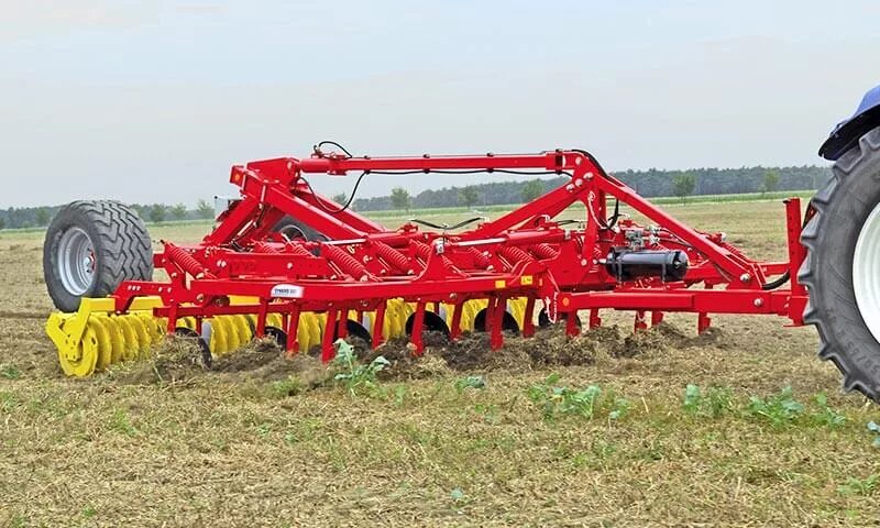 Культиватор в сельском хозяйстве фото Synkro T Hydraulic Folding Trailing Wing Share Stubble Cultivator - POTTINGER - 