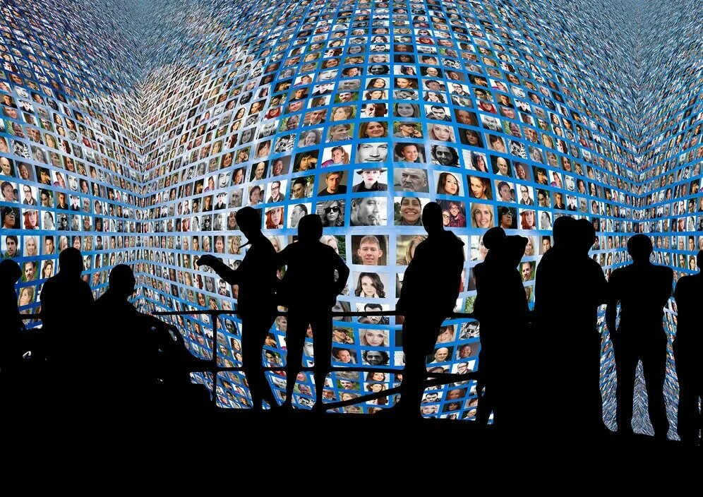 Культура общества фото Reality tunnel: How social media controls our lives and forces us further apart 