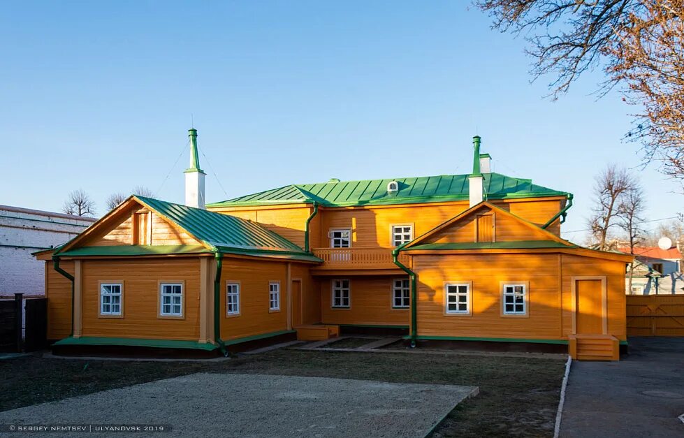 Культура ул ленина 32 фото В павильоне "Оружие подвига" заработает выставка "Непростые 90-е"