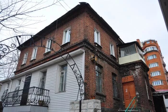 Культура ул прапорщика комарова 23а фото Дом, в котором жил Ф. Буссе" - памятник архитектуры - Владивосток многоквартирны